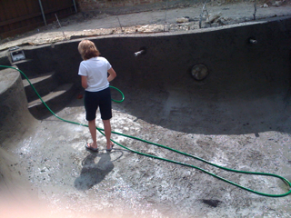 The post from the hole